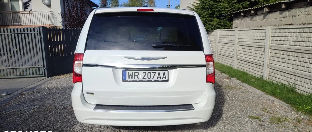 Chrysler Town &amp; Country cena 57900 przebieg: 265000, rok produkcji 2014 z Radom małe 172